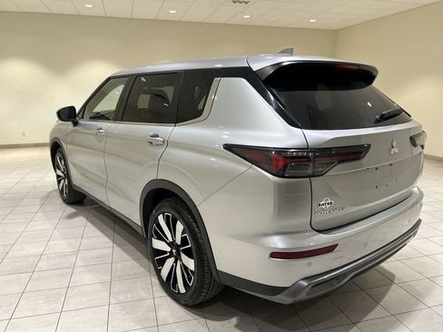 Used 2025 Mitsubishi Outlander AWD image 3