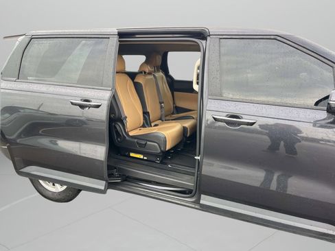 Certified 2024 Kia Carnival LX image 23