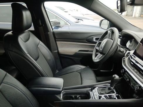 Used 2024 Jeep Compass Latitude AWD/4WD image 13