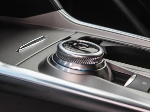 Used 2021 Ford Explorer XLT w/ Equipment Group 202A image 22