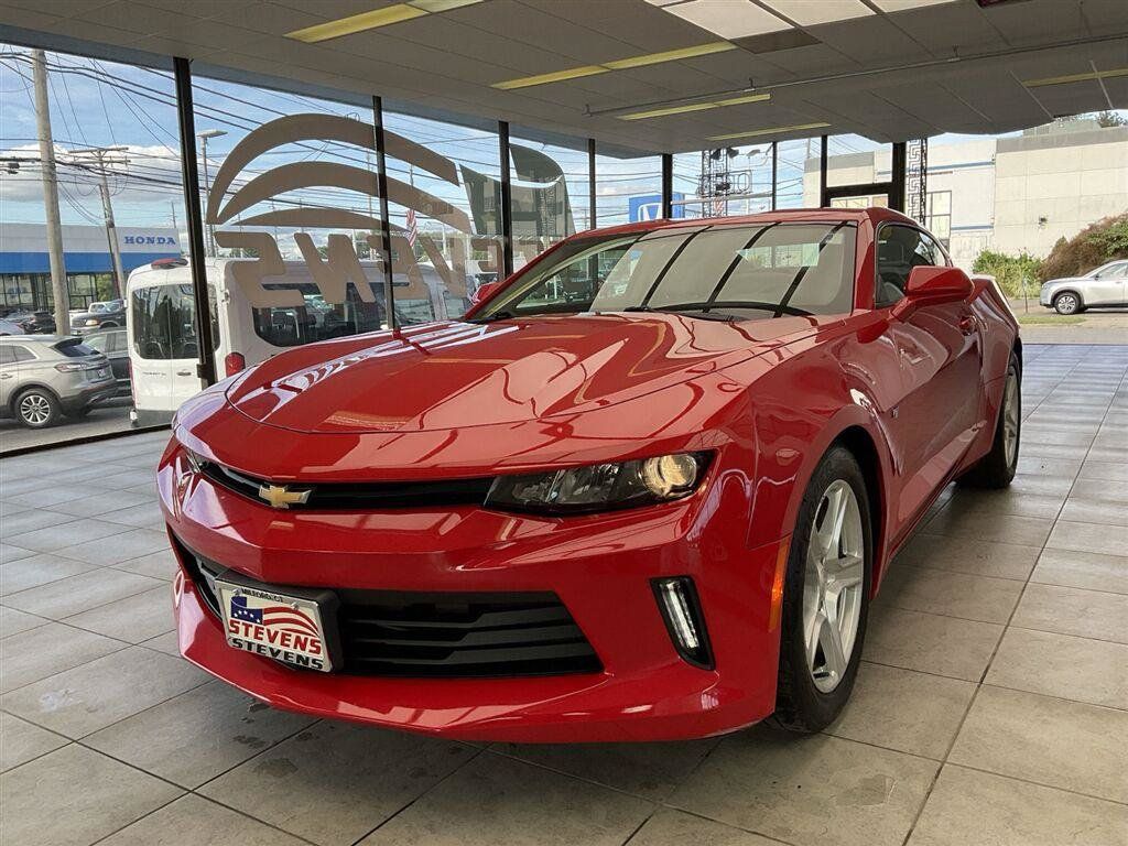 Used 2018 Chevrolet Camaro LT RWD image 3