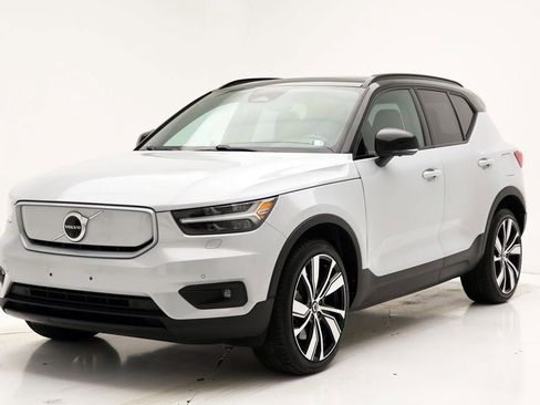 Used 2021 Volvo XC40 P8 Recharge w/ Advanced Package image 2