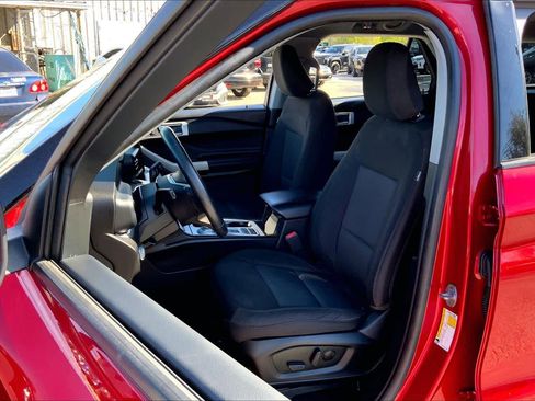 Used 2022 Ford Explorer XLT image 7