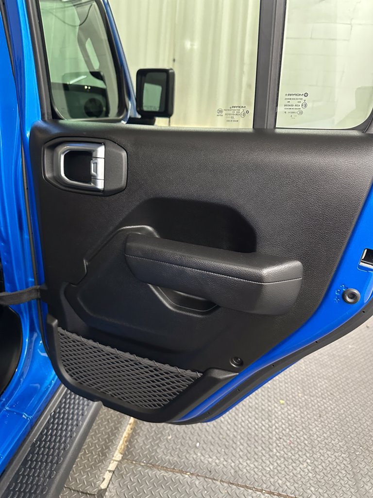 Used 2024 Jeep Wrangler Unlimited w/ Convenience Group AWD/4WD image 30