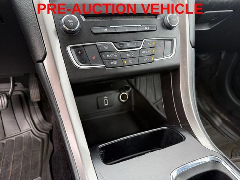 Used 2017 Ford Fusion SE w/ Fusion SE Technology Package FWD image 21