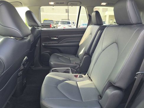 Certified 2025 Toyota Grand Highlander FWD image 18