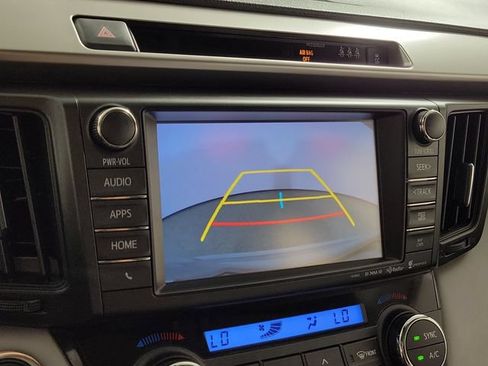 Used 2018 Toyota RAV4 Limited FWD image 30