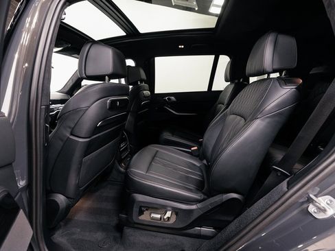 Used 2025 BMW X7 xDrive40i w/ Executive Package image 25