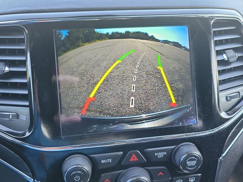 Used 2019 Jeep Grand Cherokee Limited w/ Trailer Tow Group IV AWD/4WD image 26