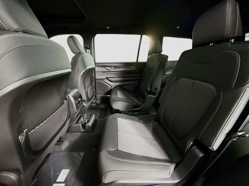 New 2025 Jeep Grand Cherokee L Laredo image 11