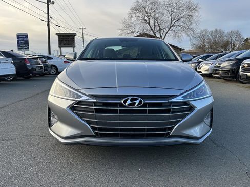 Used 2020 Hyundai Elantra SEL image 2