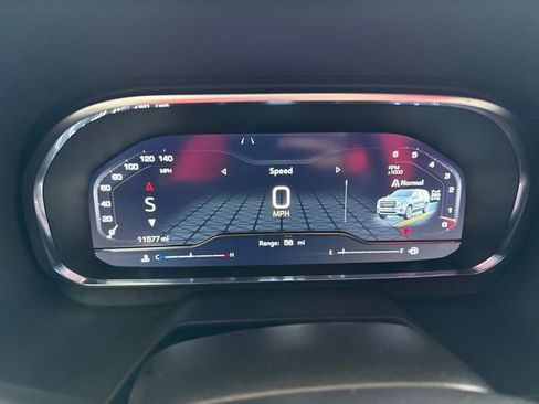 Used 2024 GMC Yukon AT4 w/ Technology Package image 15