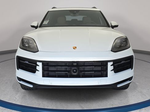 Used 2025 Porsche Cayenne AWD/4WD image 2