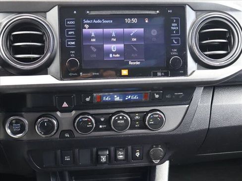 Used 2019 Toyota Tacoma TRD Sport w/ TRD Premium Sport Package AWD/4WD image 19