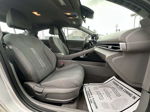 Used 2021 Hyundai Elantra SEL FWD image 25