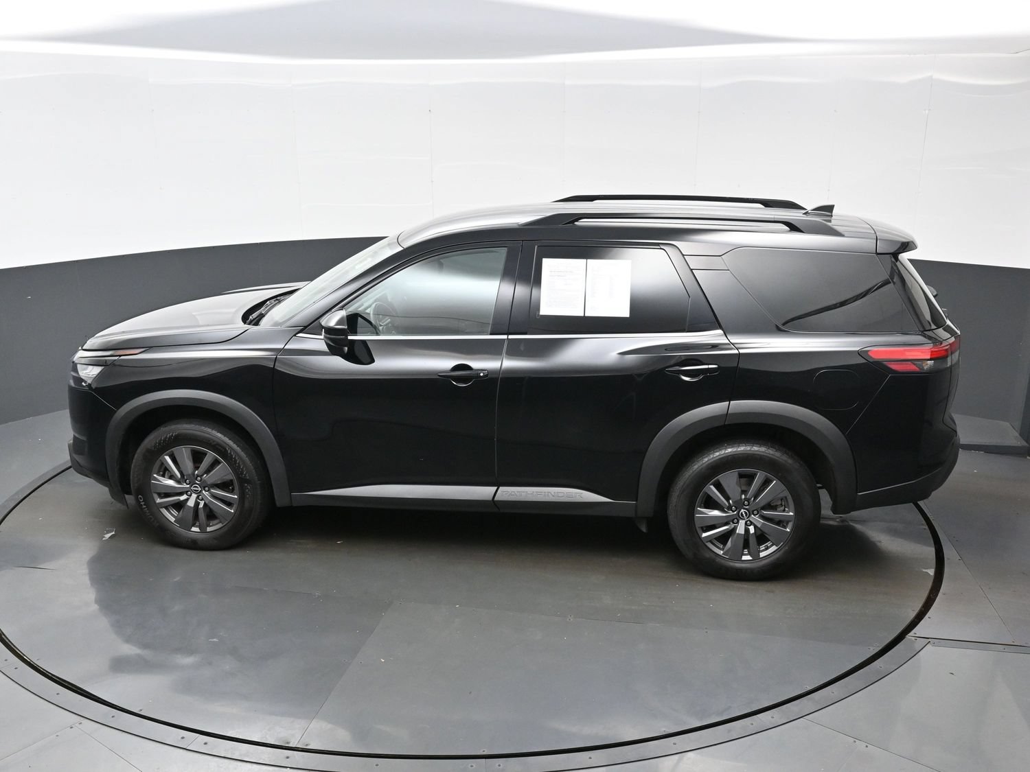 Used 2025 Nissan Pathfinder SV AWD/4WD image 40
