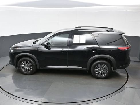 Used 2025 Nissan Pathfinder SV AWD/4WD image 40