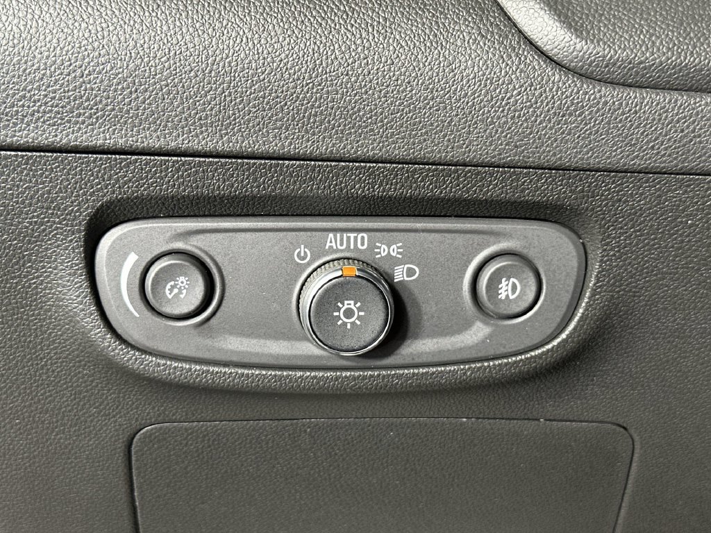 Used 2023 Buick Encore GX Select w/ Sport Touring Package FWD image 21
