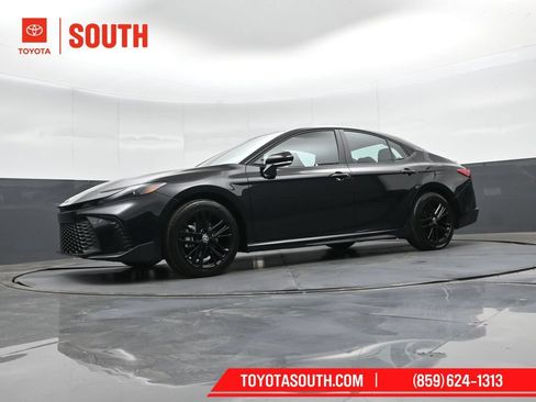 Used 2026 Toyota Camry SE FWD image 38