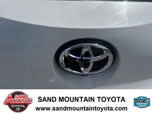 Used 2022 Toyota Corolla SE FWD image 11