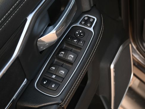 Used 2024 RAM 2500 Laramie w/ Sport Appearance Package image 30