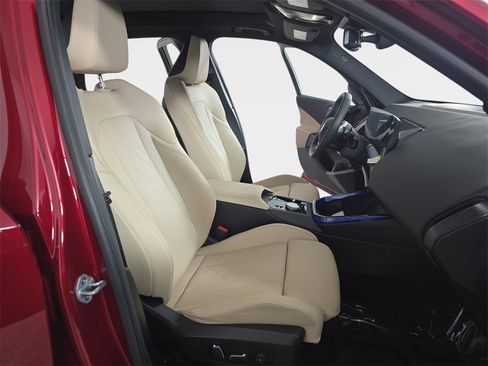 Used 2025 BMW X3 xDrive30i w/ Convenience Package image 11