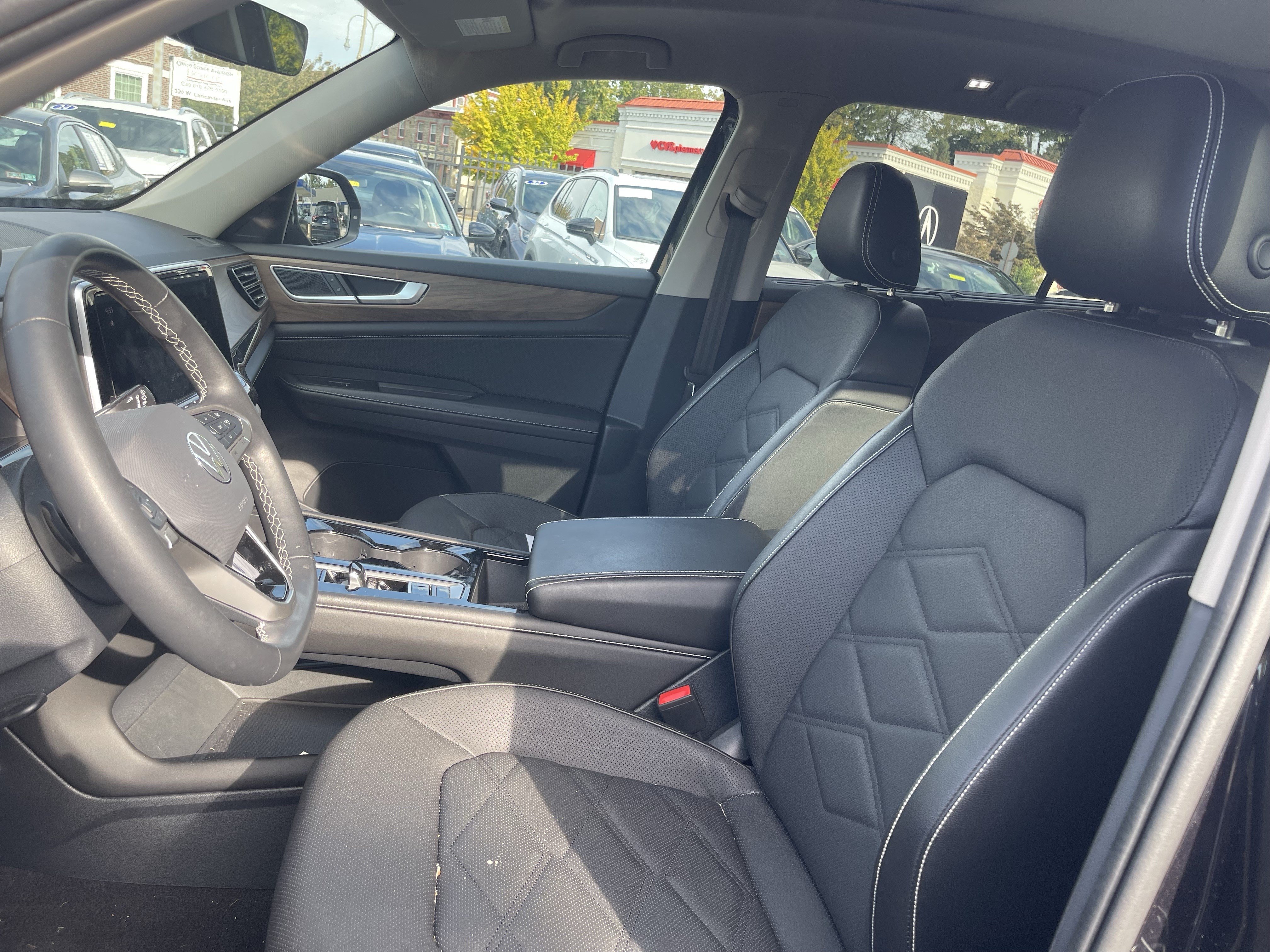 Used 2024 Volkswagen Atlas SE w/ Panoramic Sunroof Package AWD/4WD image 8