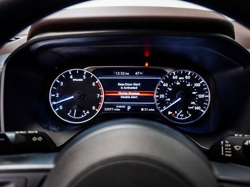 Used 2023 Nissan Rogue S image 27