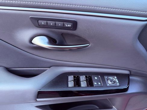 Certified 2024 Lexus ES 350 w/ Premium Package image 18