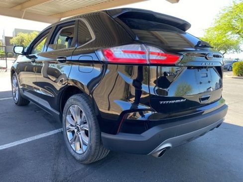 Used 2024 Ford Edge Titanium image 2