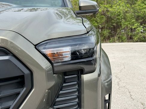 Used 2025 Toyota Tacoma TRD Sport w/ TRD Sport Premium Package image 4