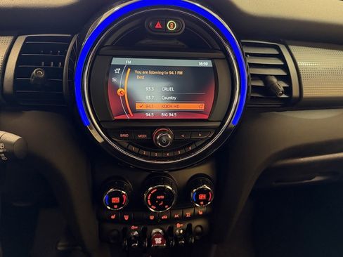 Used 2021 MINI Cooper 2-Door Hardtop image 12