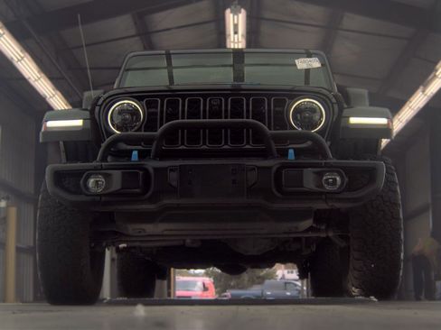 Used 2023 Jeep Wrangler Unlimited Rubicon 4xe AWD/4WD image 7