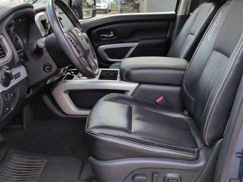 Used 2017 Nissan Titan PRO-4X w/ Pro-4x Convenience Package image 18