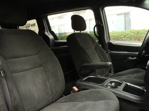 Used 2015 Dodge Grand Caravan SXT w/ Blacktop Package FWD image 26