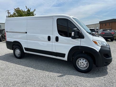 Used 2023 RAM ProMaster 2500 w/ Driver Convenience Group FWD image 6