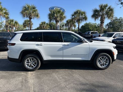 New 2026 Jeep Grand Cherokee L Laredo RWD image 9