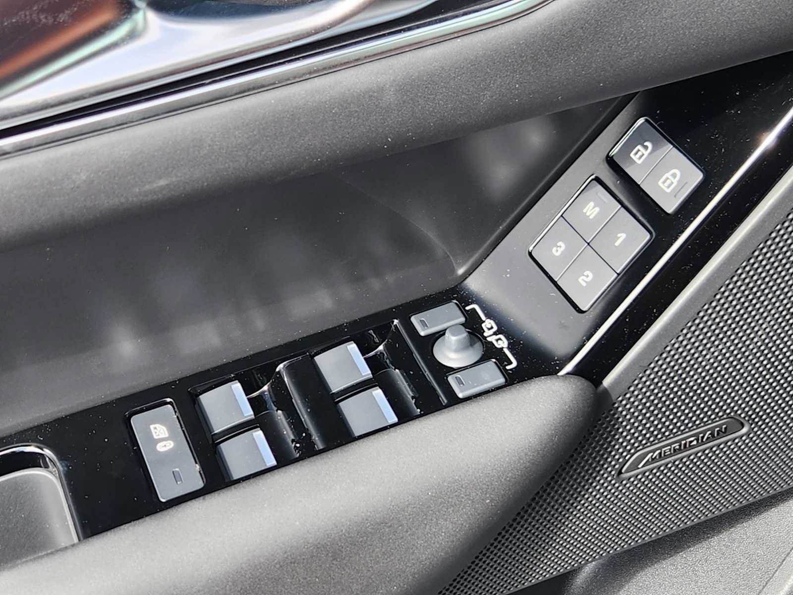 New 2026 Land Rover Range Rover Velar S AWD/4WD image 23