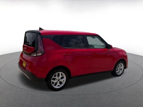 Used 2025 Kia Soul LX w/ LX Technology Package FWD image 15