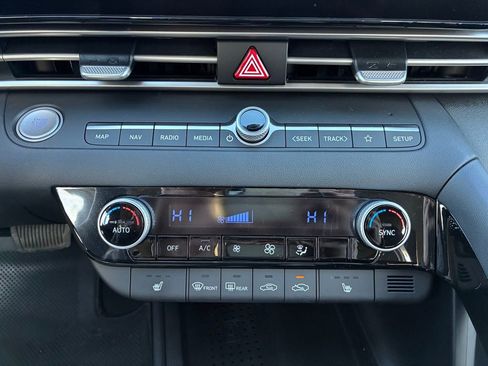 Used 2023 Hyundai Elantra SEL w/ Convenience Package image 28