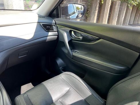 Used 2018 Nissan Rogue SL w/ Premium Package image 12