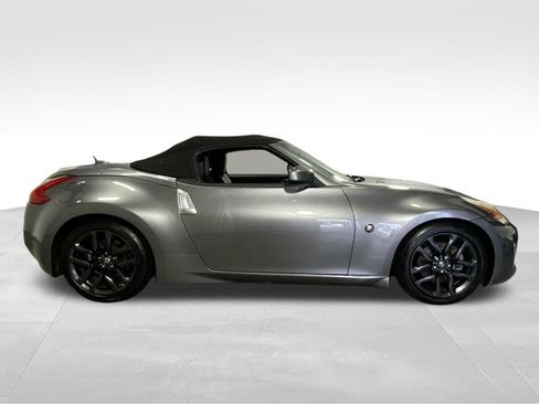 Used 2014 Nissan 370Z Touring RWD image 11