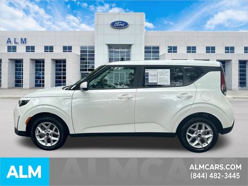 Used 2025 Kia Soul LX w/ LX Technology Package FWD image 9
