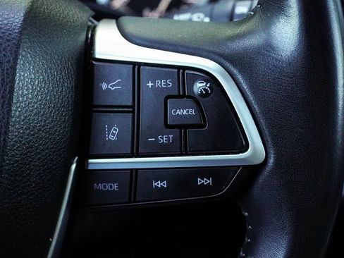 Used 2022 Toyota Highlander XLE image 26