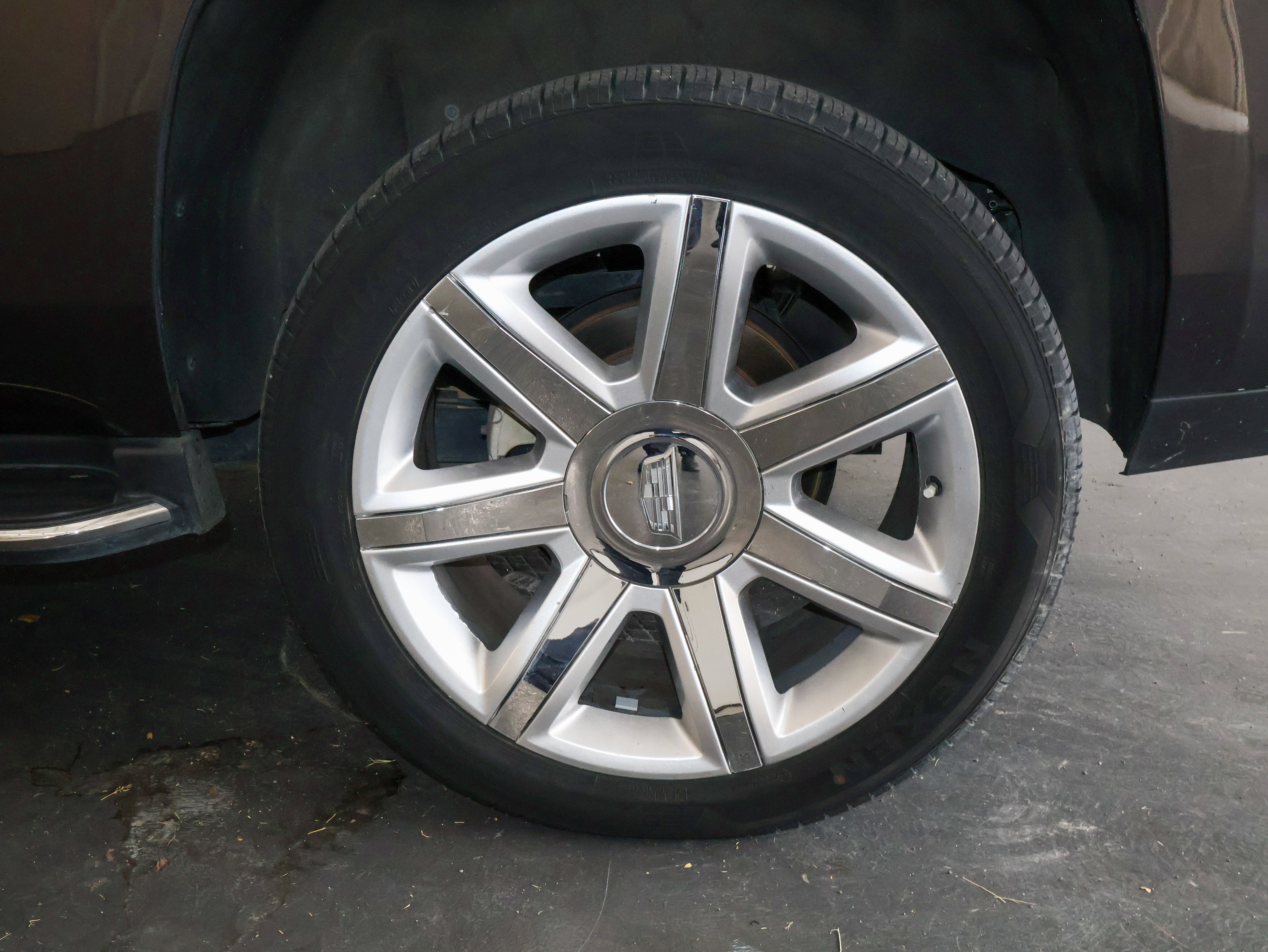 Used 2016 Cadillac Escalade Luxury RWD image 45