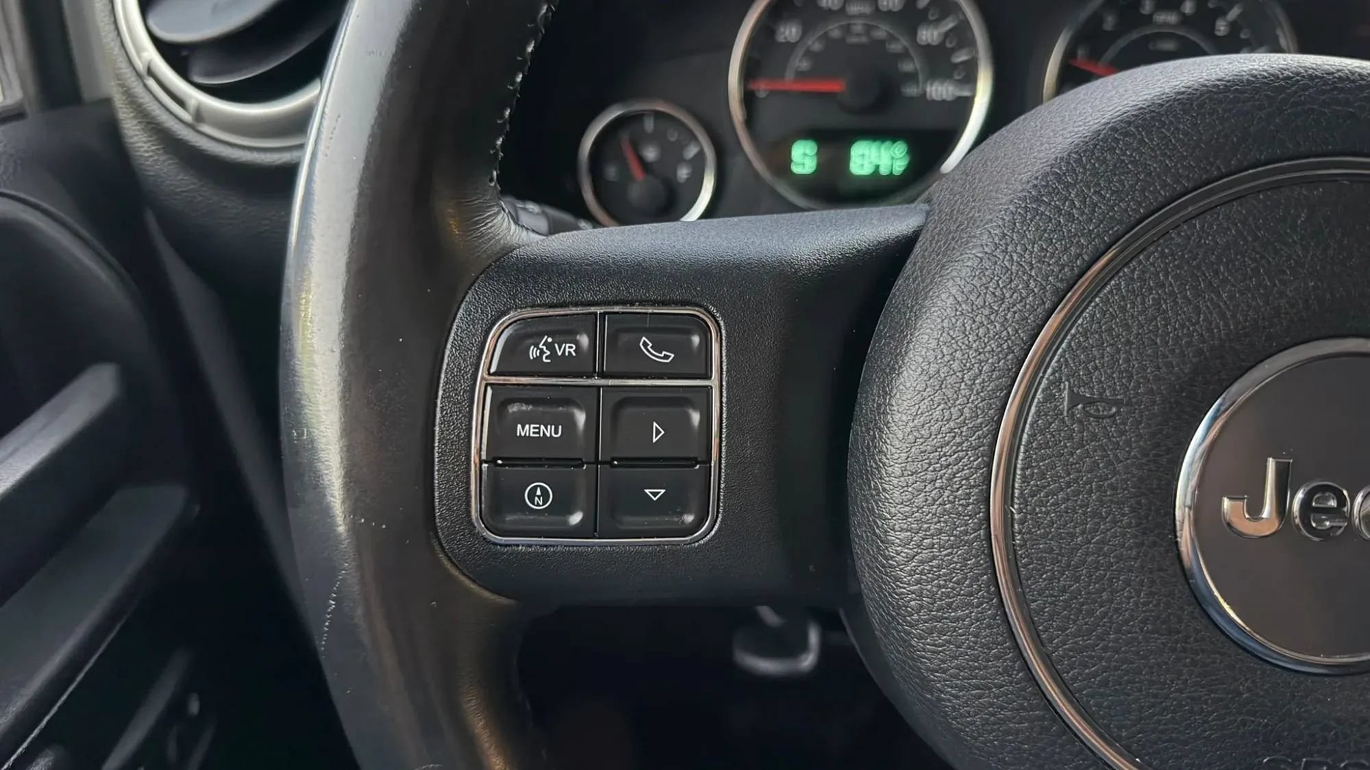 Used 2013 Jeep Wrangler Unlimited Sahara w/ Connectivity Group AWD/4WD image 24