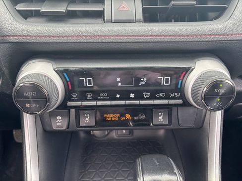 Used 2021 Toyota RAV4 SE w/ Weather & Moonroof Package image 31