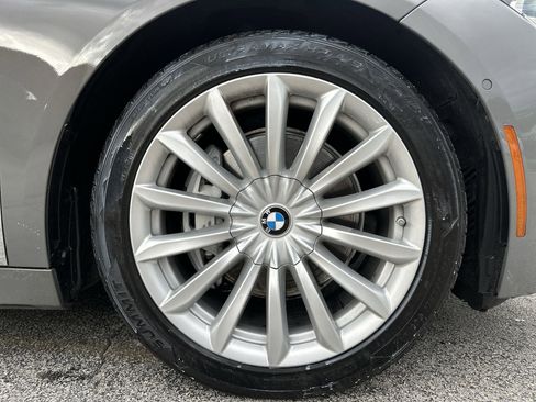 Used 2022 BMW 740i w/ Premium Package RWD image 18