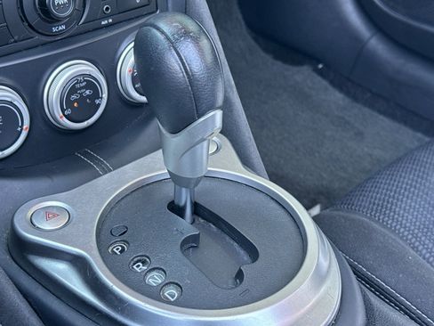 Used 2014 Nissan 370Z Roadster RWD image 18