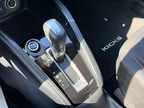 Used 2019 Nissan Kicks SR FWD image 41
